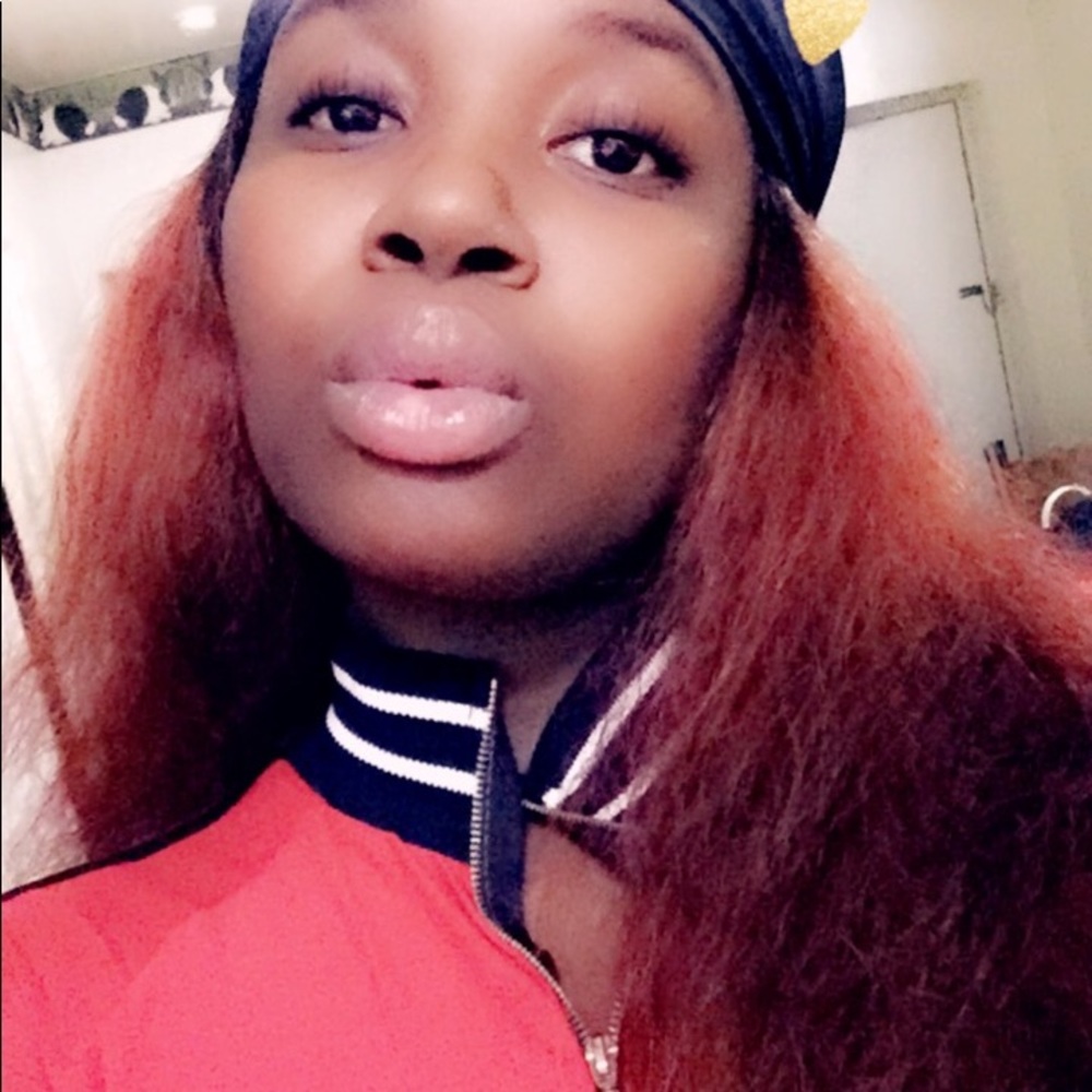 Meet your Posher, Estefana